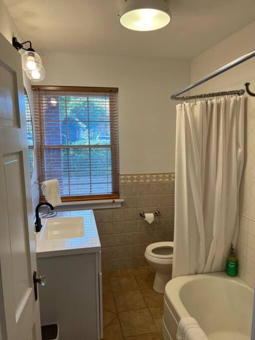 Spacious Home In Downtown White Sulphur Springs Exterior photo