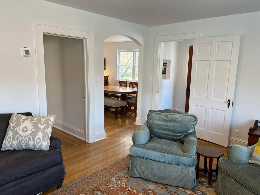 Spacious Home In Downtown White Sulphur Springs Exterior photo