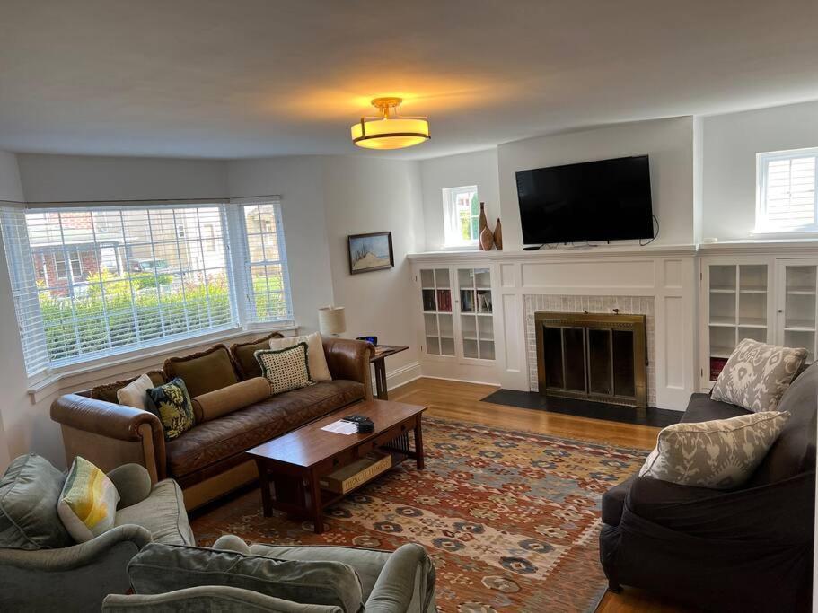 Spacious Home In Downtown White Sulphur Springs Exterior photo