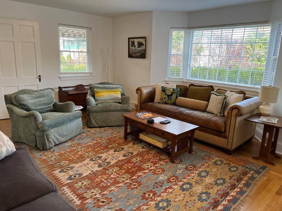 Spacious Home In Downtown White Sulphur Springs Exterior photo